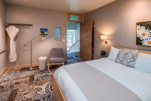 Room & Suite