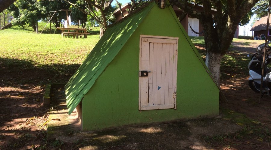 A cabana de alvenaria, uma graça.