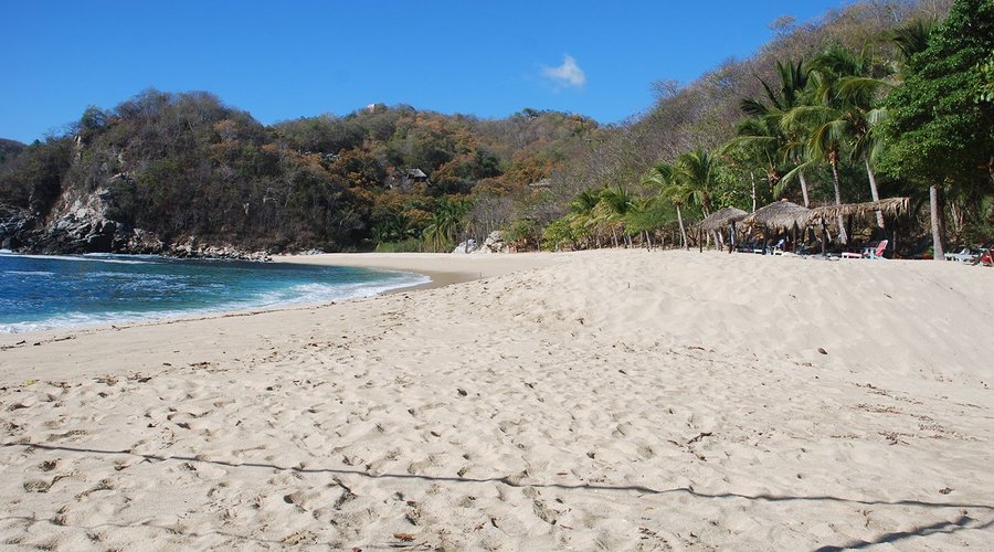 Beach in high season. Noo~obody!