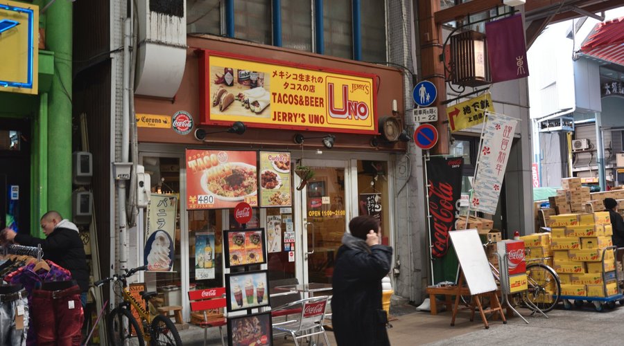 店の外観