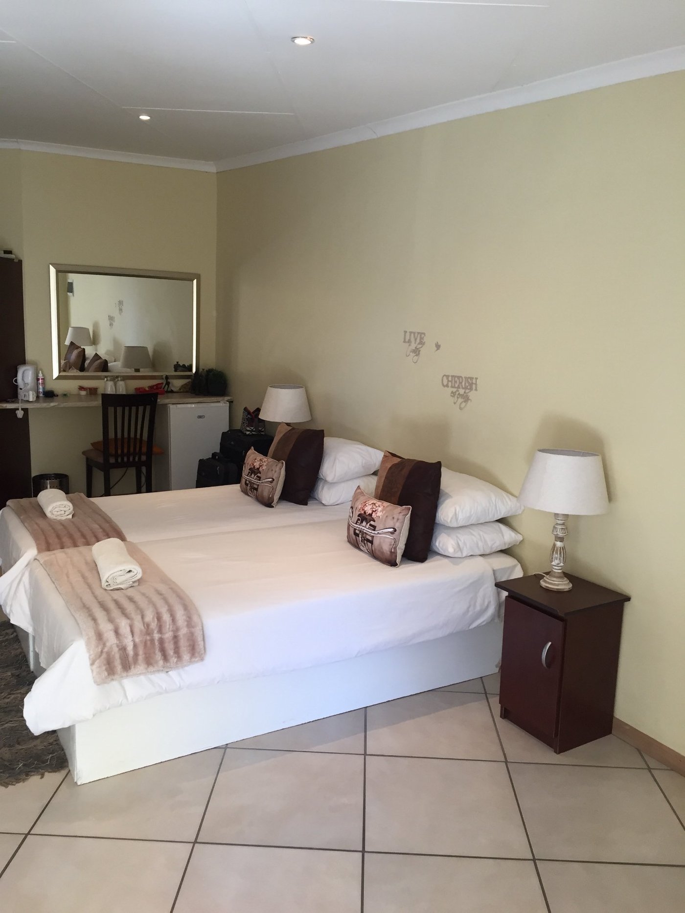 POFADDER HOTEL | Reviews & Price Comparison (South Africa) - Tripadvisor