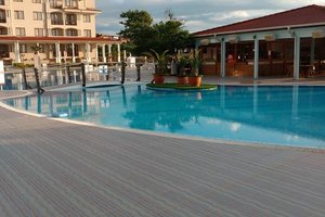 Pool & Beach