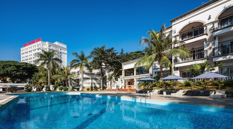 pool view 