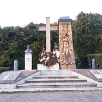 Struttura accanto la chiesa
