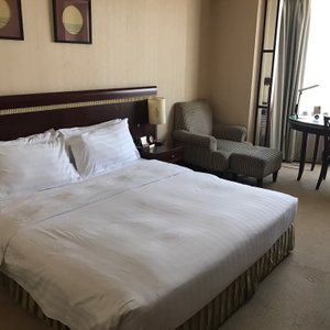 Cozy hotel with perfect location! Walking distance to subway station and no worries of being hun