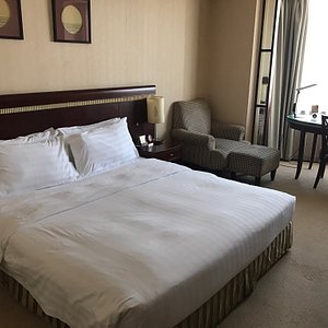 Cozy hotel with perfect location! Walking distance to subway station and no worries of being hun
