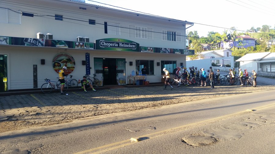 Restaurante com comida caseira, hotel, passeios de jeep pela serra do rio do rastro, locação de 