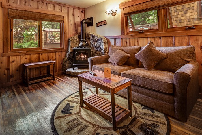 Christmas at Cedar Glen Lodge - Picture of Cedar Glen Lodge, Tahoe Vista -  Tripadvisor