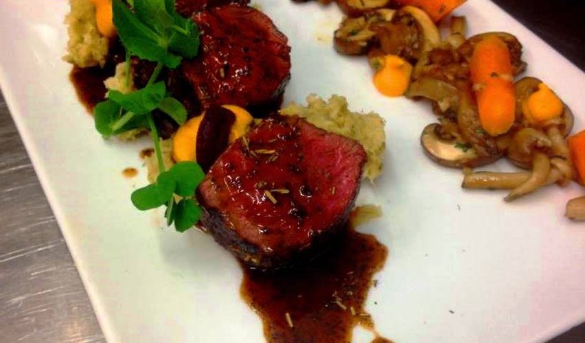 Hertenkalffilet / truffelsaus / woudgarnituur / stoemp met spruiten