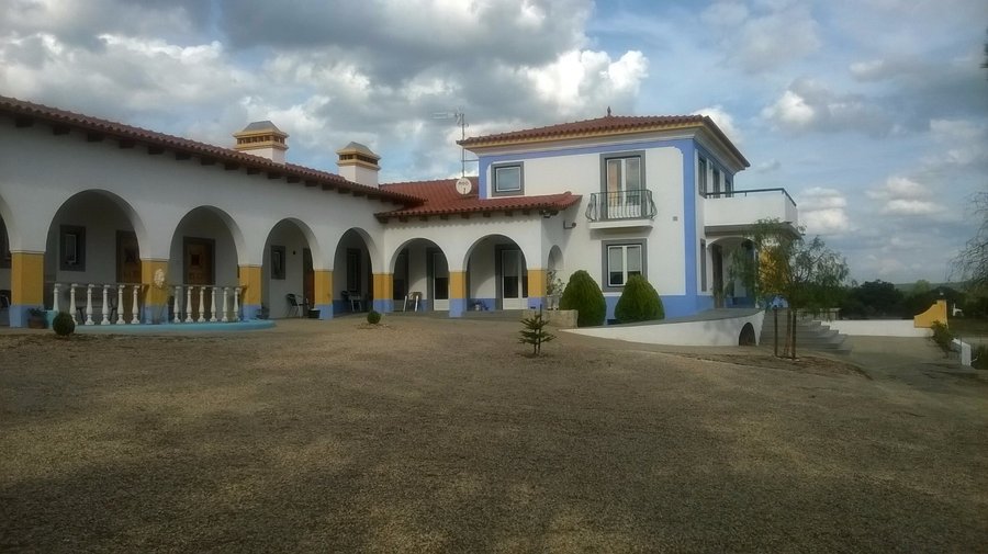 Frente da Casa de Besteiros