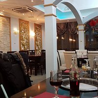 Partie arrière de la salle du restaurant