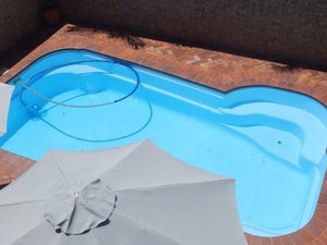 حمام السباحة والشاطئ