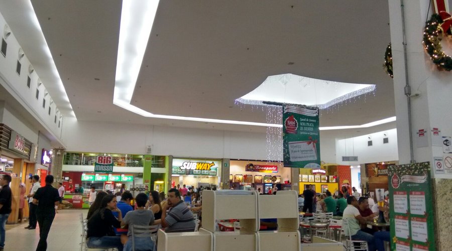 Praça de alimentação com boas opções.