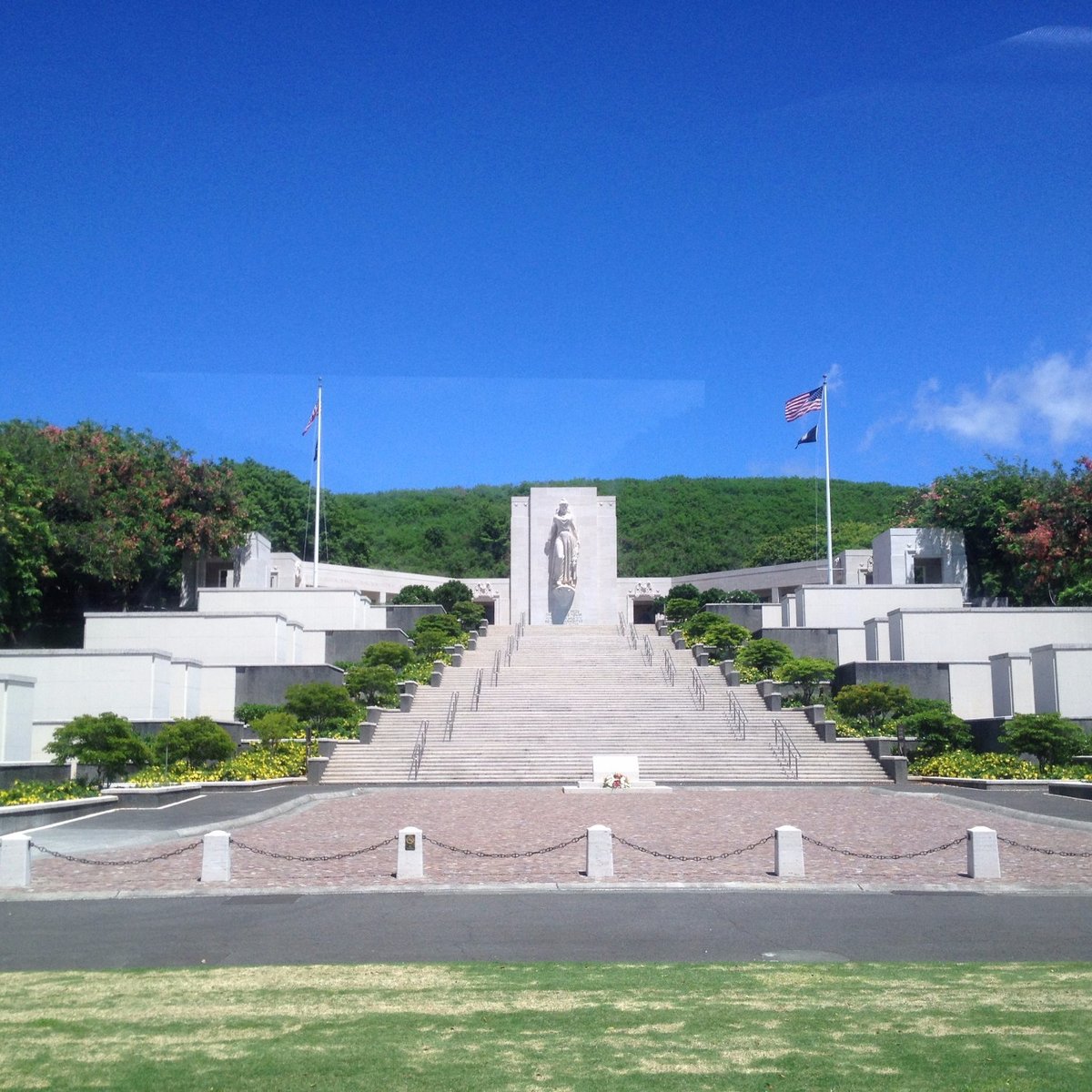 are dogs allowed at punchbowl cemetery