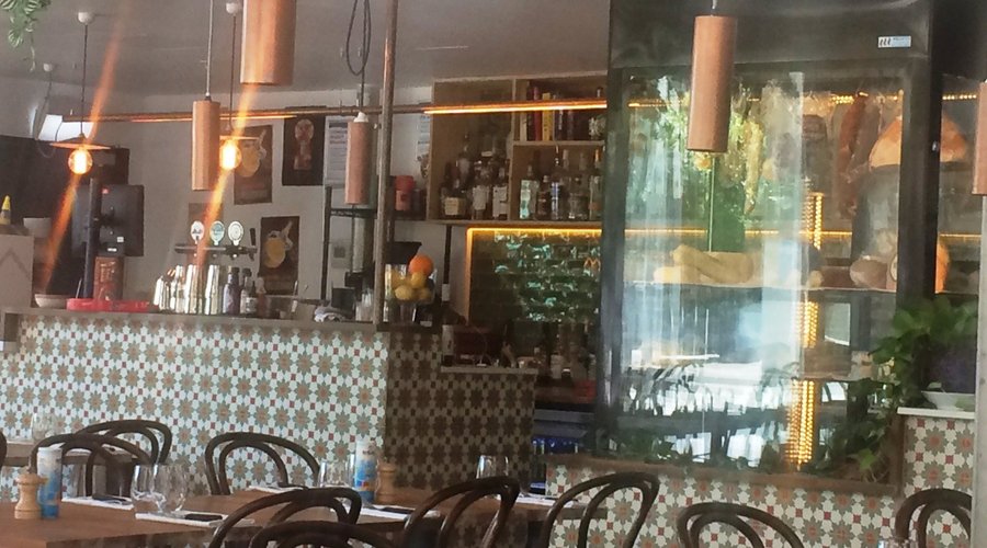 Inside Eat'aliano