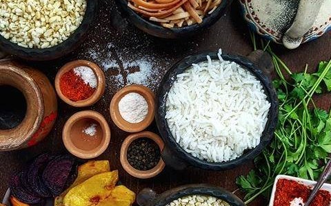 Side dishes cooked in clay pots