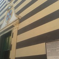 Facciata, con cartello esplicativo