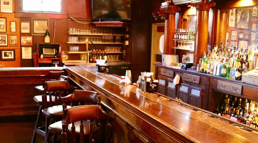 Pascal's Manale Restaurant