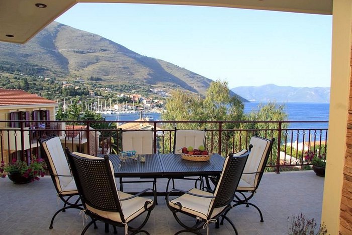 https://dynamic-media-cdn.tripadvisor.com/media/photo-o/0e/1c/47/64/greka-ionian-suites.jpg?w=700&h=-1&s=1