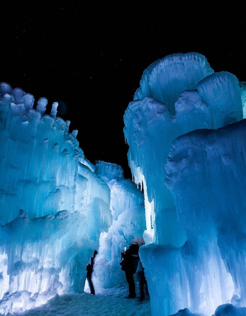 Ice castle. Ice Cast;e in Stillwater.