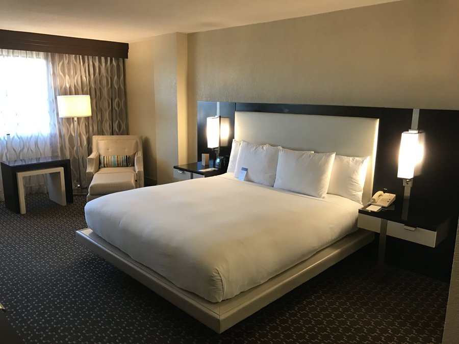 Doubletree By Hilton Houston Hobby Airport $101 ($̶1̶5̶6̶) - Updated 