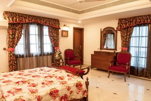Room & Suite