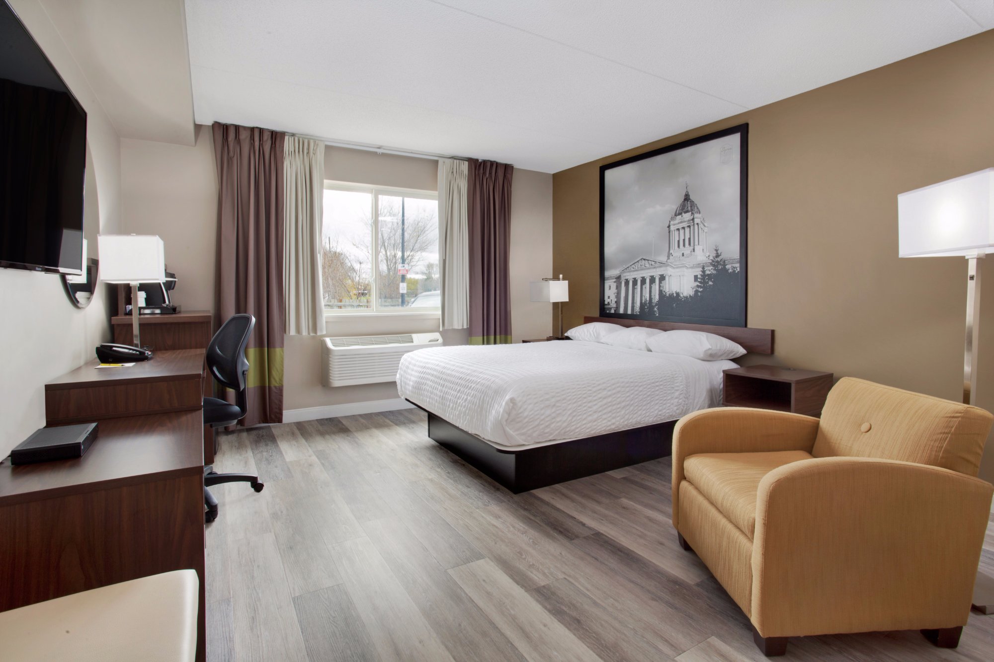 Hotel photo 6 of Super 8 by Wyndham Winnipeg West.