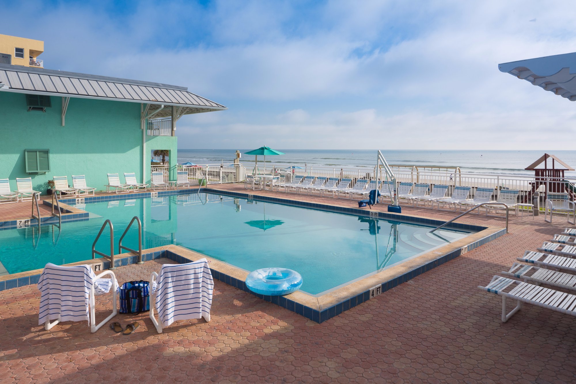 COCONUT PALMS BEACH RESORT II (New Smyrna Beach, FL) - Foto's, Reviews ...