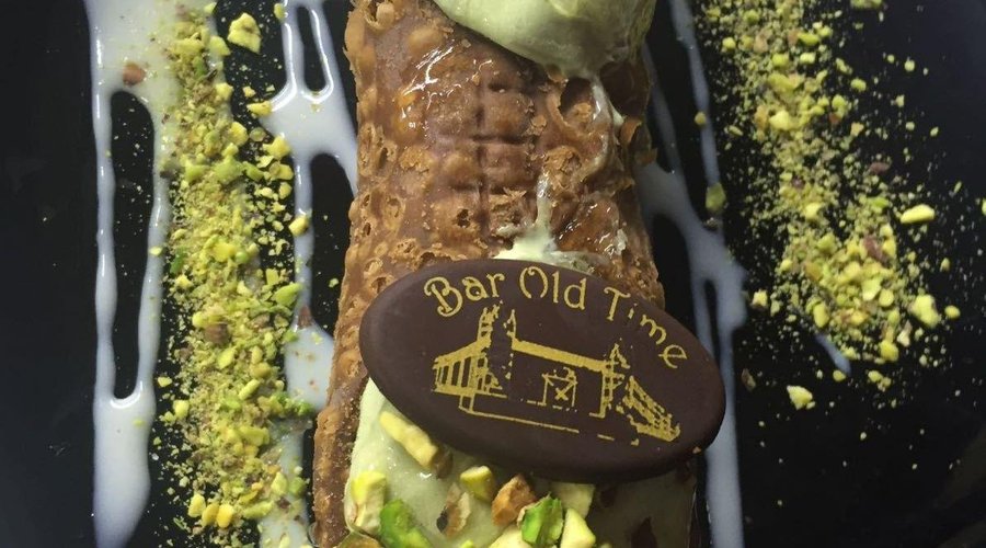 Cannolo al gelato pistacchio