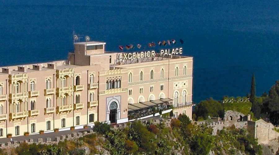 lo storico edificio liberty dei primi del '900, primo edificio a nascere con destinazione turist