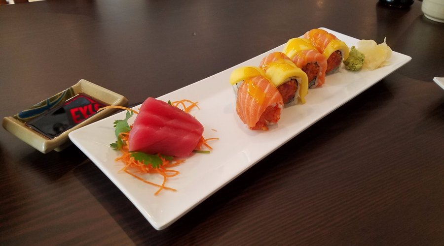 Order of maguro and an 8-piece Autumn Roll