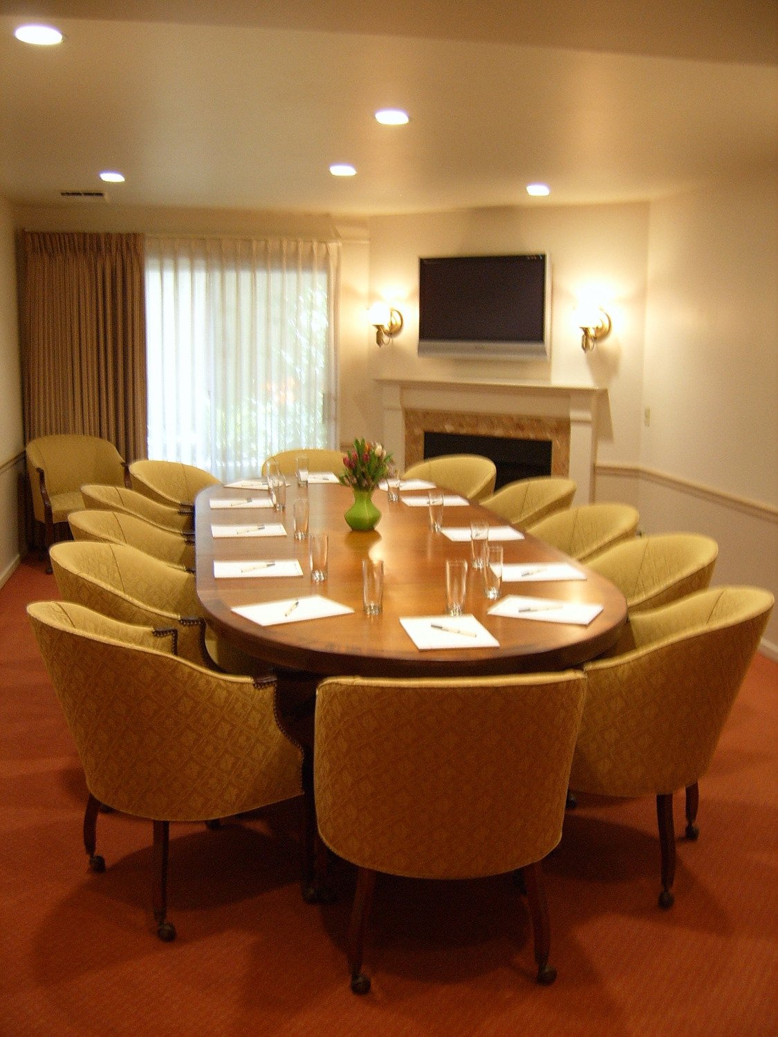 Hotel photo 9 of Victorian Inn.