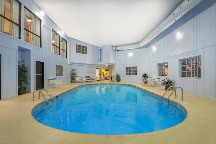 Baymont by Wyndham Greensburg Pool: Pictures & Reviews - Tripadvisor