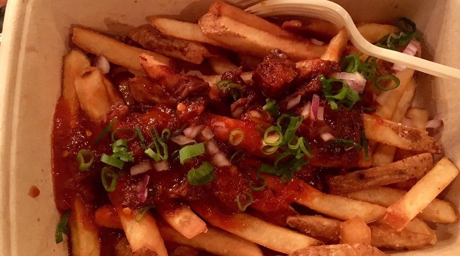 Pulled pork on brioche bun, Taiwan local pale ale & dirty fries!