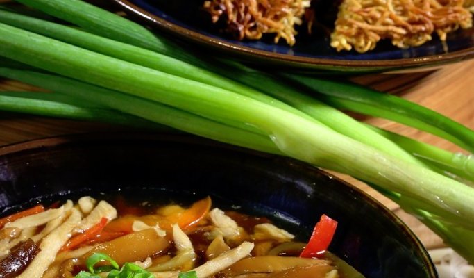 Crispy noodles with shredded chicken and Szechuan pickle sauce