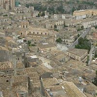 Sui tetti di Modica