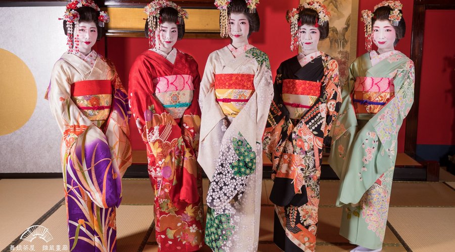 Another picture of our maiko.  