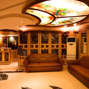 Hotel Pai Viceroy, Jayanagar in Bengaluru, image may contain: Lighting, Handrail, Staircase, Shopping Mall