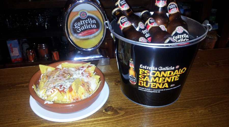 nachos con cubo estrella galicia