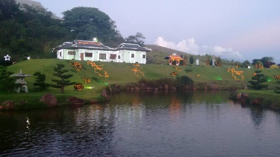 O parque fica mais bonito entre os meses de dezembro e janeiro quando recebe decoração de natal.