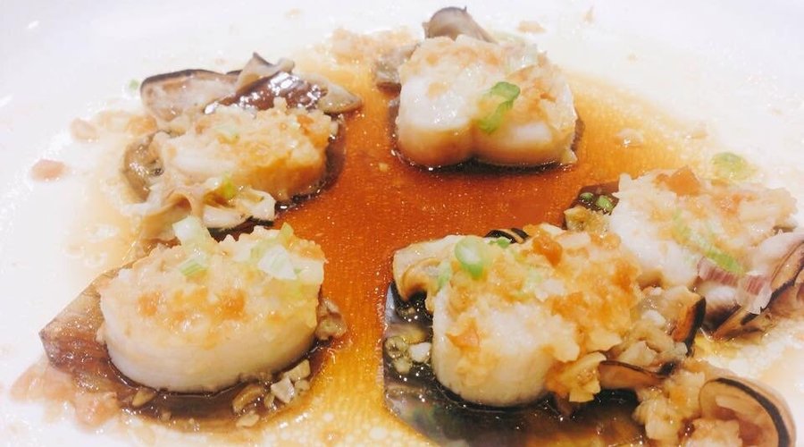 全新裝修，非常豪華美麗。點的每樣東西都非常好食，極力推介他們的雪山包，炸醬麵和海鮮