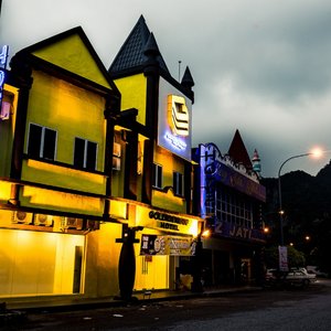 Golden Roof Hotel Sunway is located at the heart of Sunway Ipoh City, a fun and exiting place. 