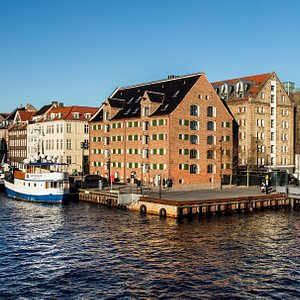 View of 71 Nyhavn Hotel from the 'Inner Harbour Bridge'