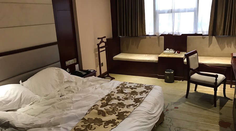 Pictures of room, lobby and dining room