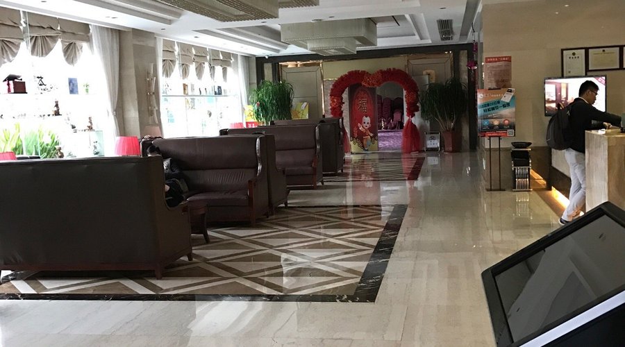 Pictures of room, lobby and dining room