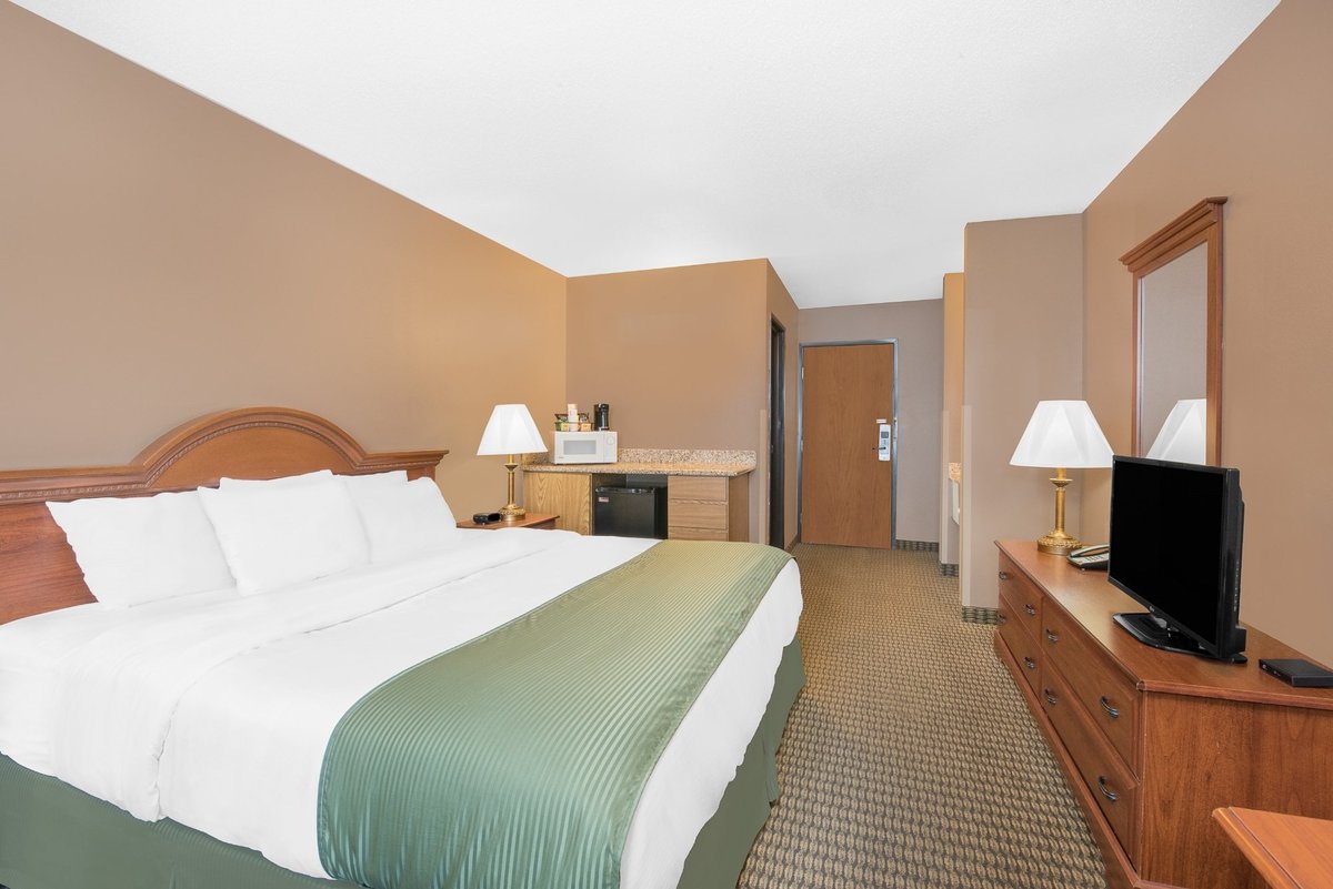 Days Inn by Wyndham Mitchell SD Rooms: Pictures & Reviews - Tripadvisor