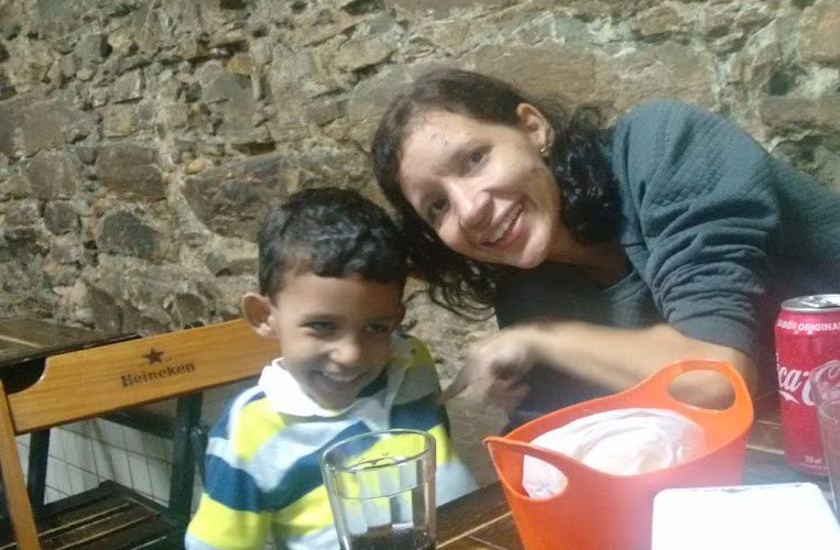 se esse menininho amou o hamburguer é pq é muito bom mesmo. Ele é mega enjoado pra comer.