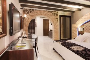 Room & Suite