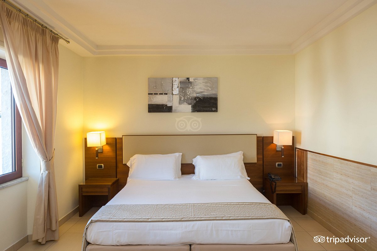 Suites &amp; Residence Hotel, hotel em Nápoles