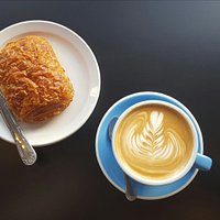 Vanilla latte + chocolate croissant